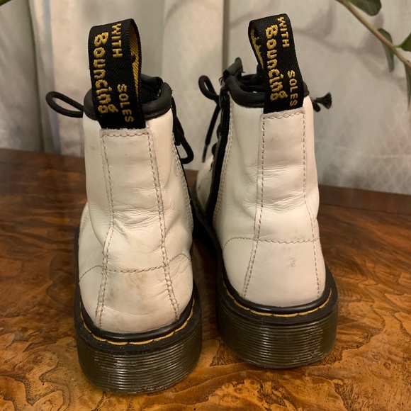 Dr. Martens 1460 8-Eye Boot - Little Kid / Big Kid - White size 1 unisex - Picture 3 of 9